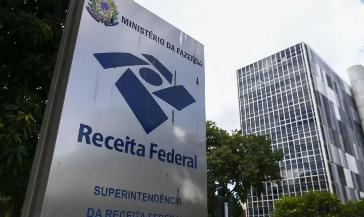 Receita paga nesta terça maior lote de restituição do IR da história